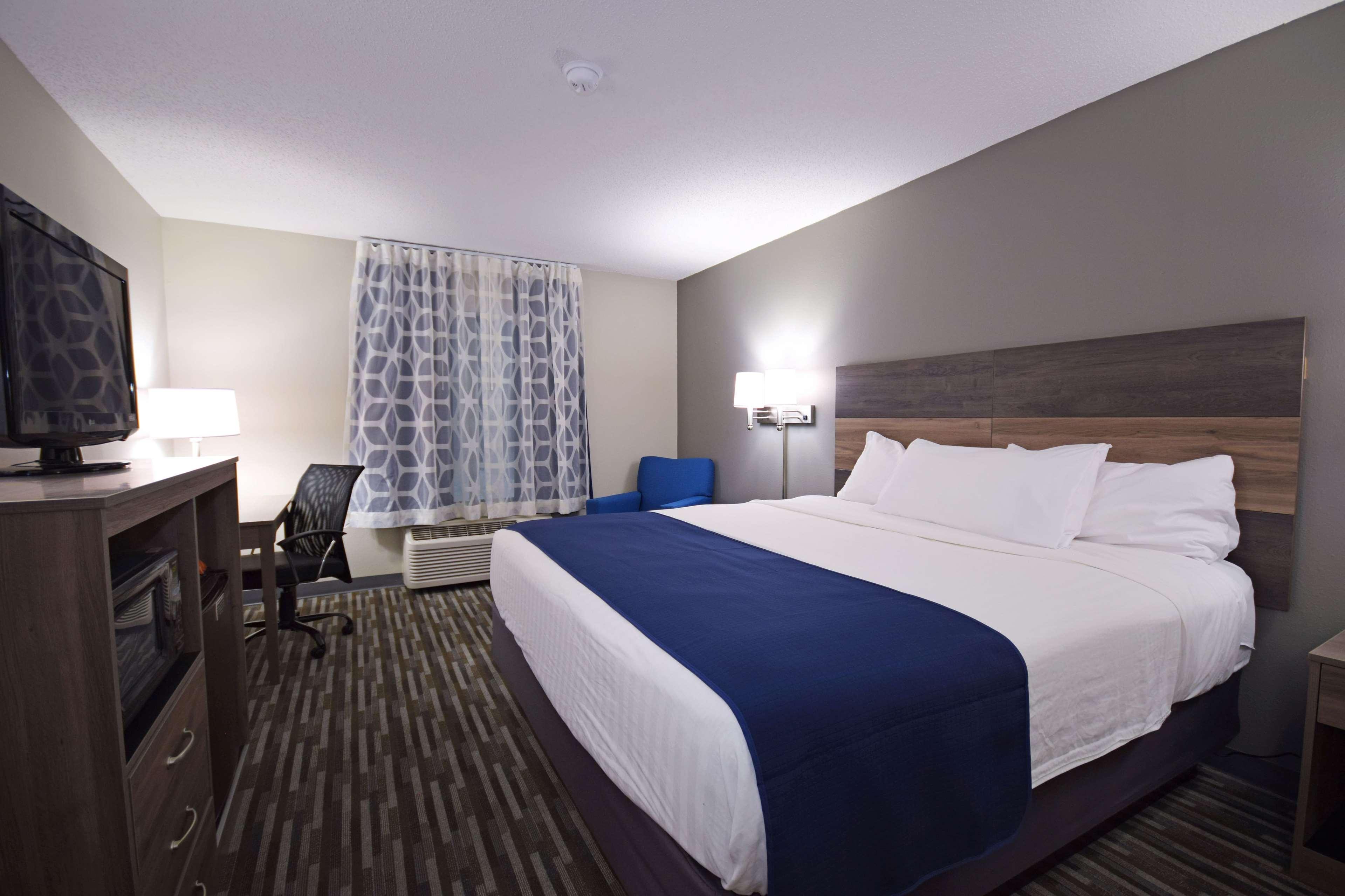 Hotel Days & By Wyndham Wisconsin Dells
