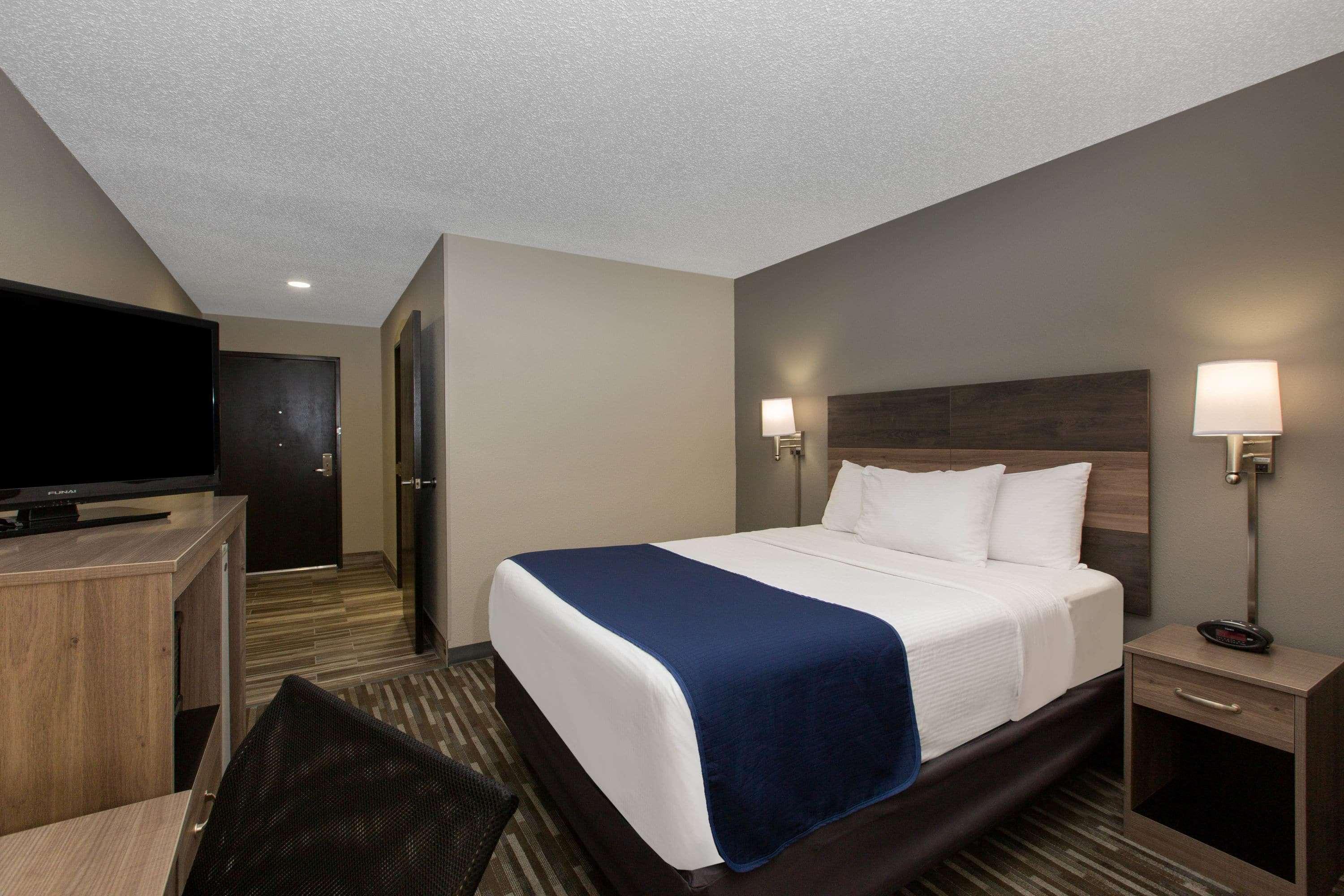Days & By Wyndham Hotel 2*