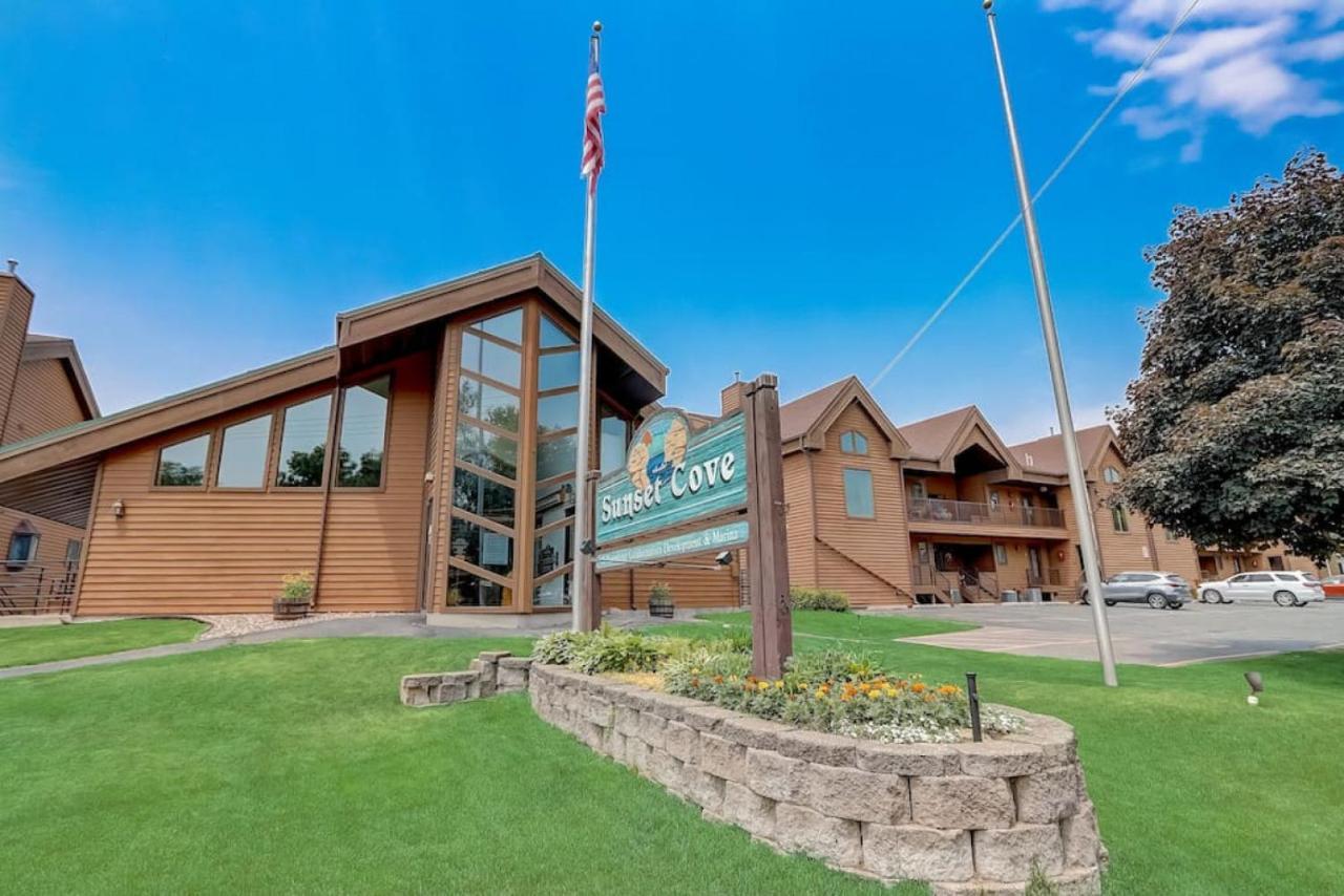 Josies On The Bay Waterfront Holiday home Wisconsin Dells