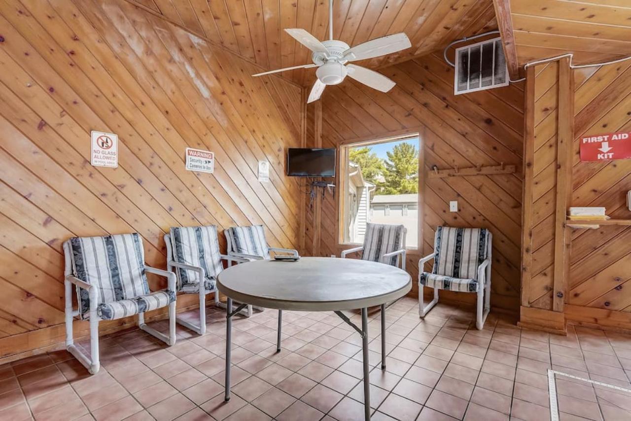 Lakefront Therapy For Couples Or Families