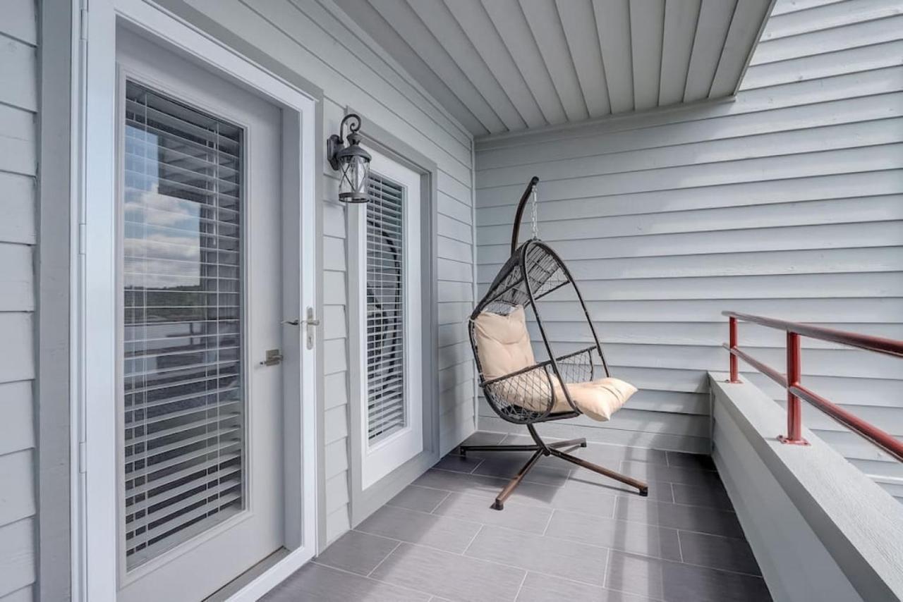 Lakefront Therapy For Couples Or Families Holiday home
