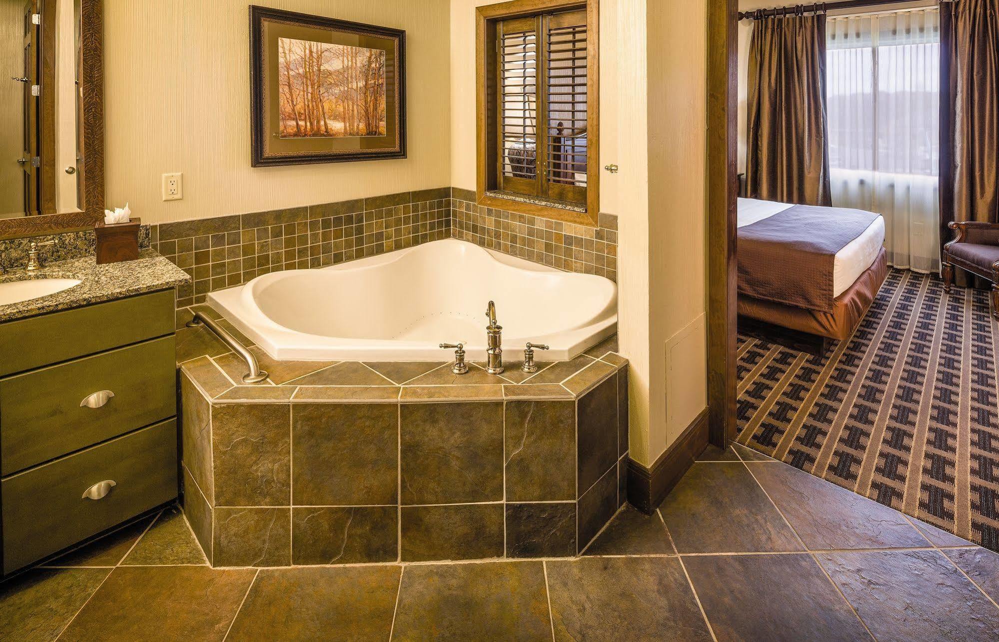 Club Wyndham Glacier Canyon Resort 3*