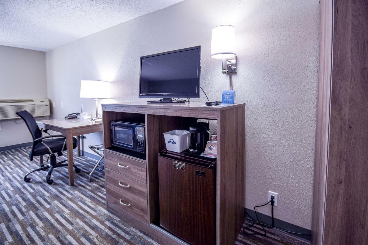 Days & By Wyndham Hotel Wisconsin Dells