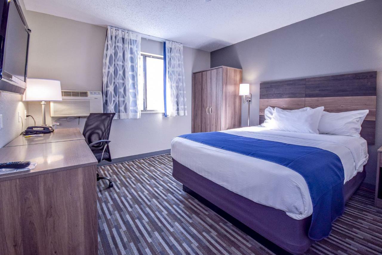 Days & By Wyndham Hotel 2*