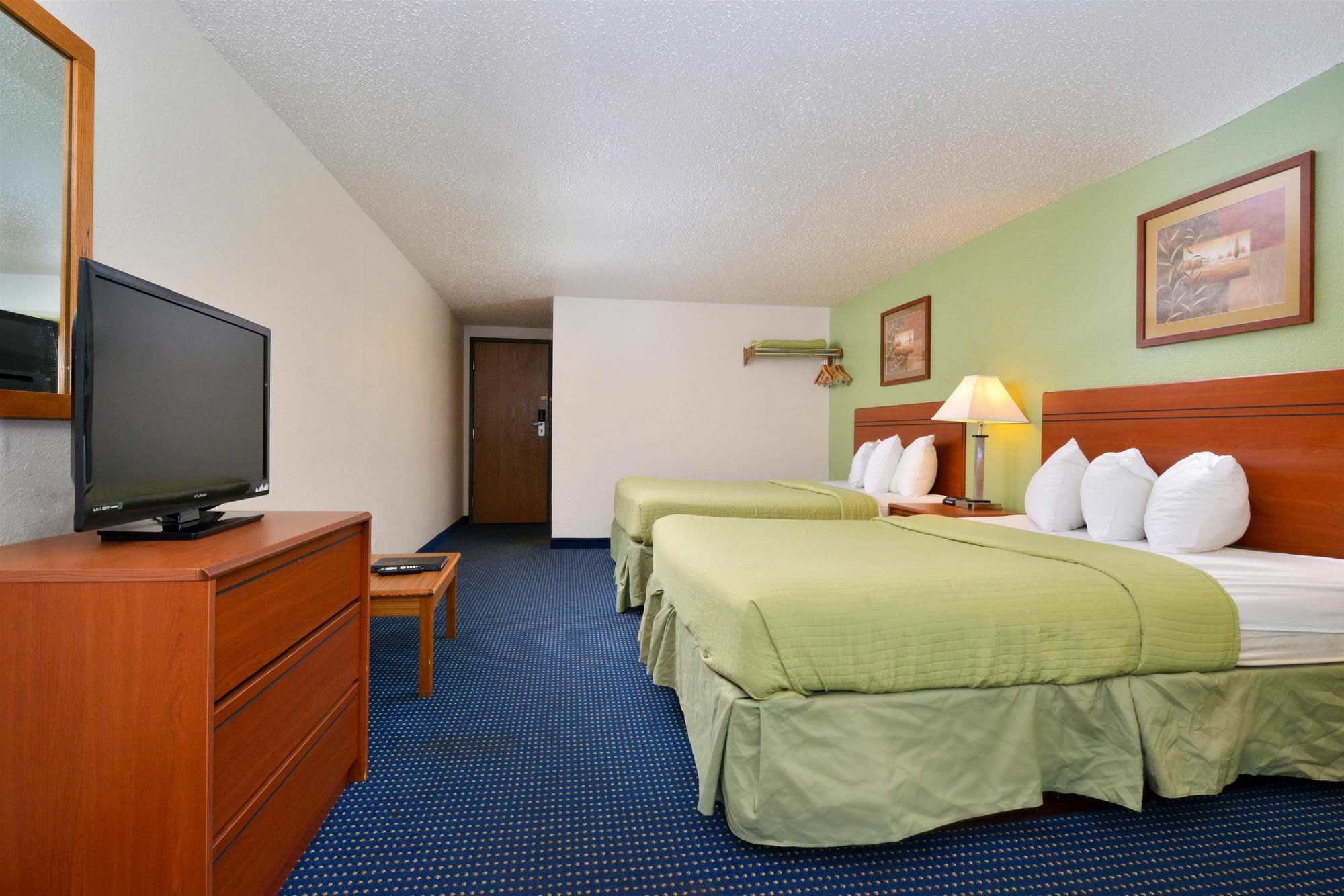 Hotel Days & By Wyndham Wisconsin Dells
