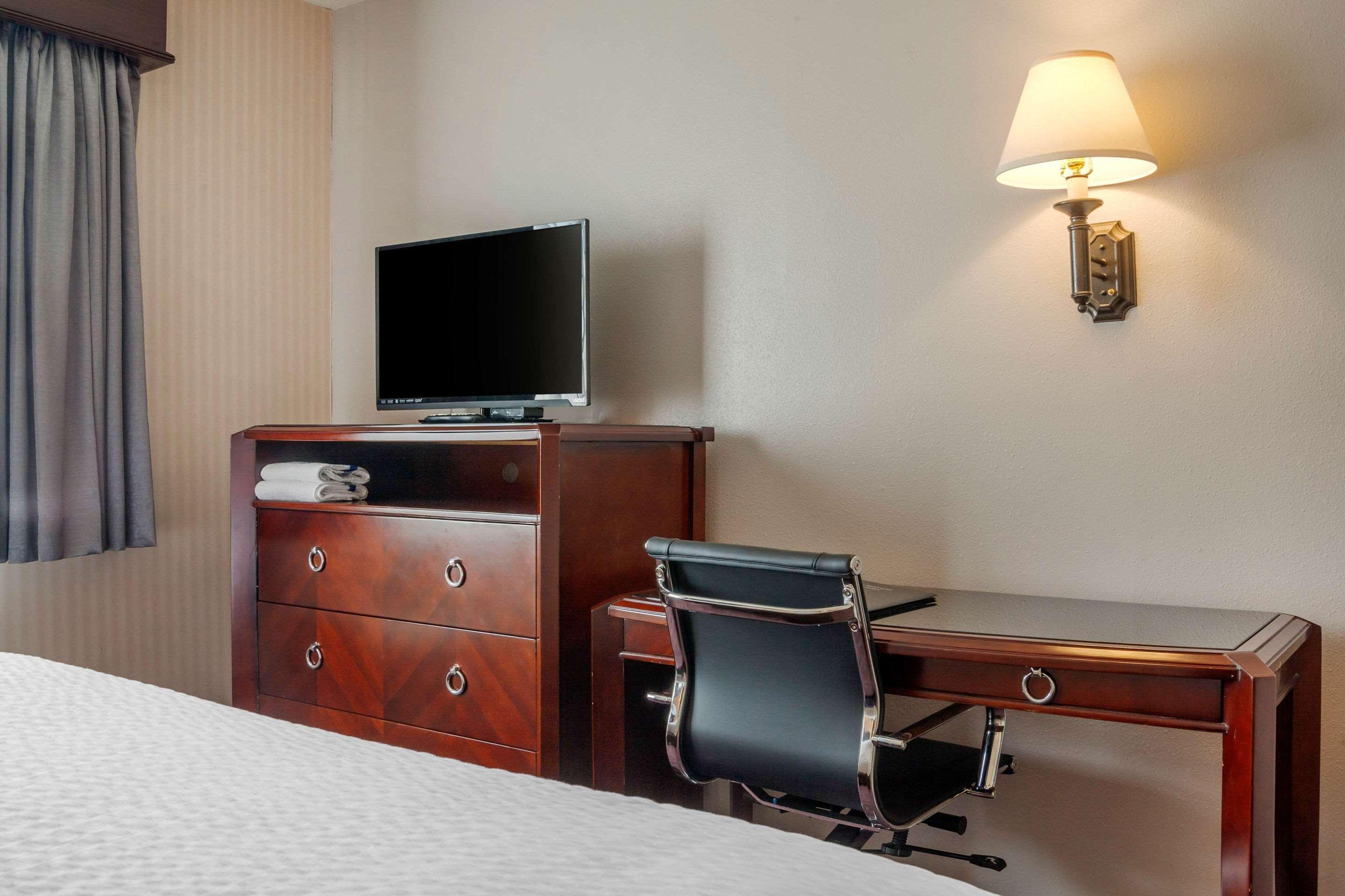 The Wisconsin & Conference Center 3*