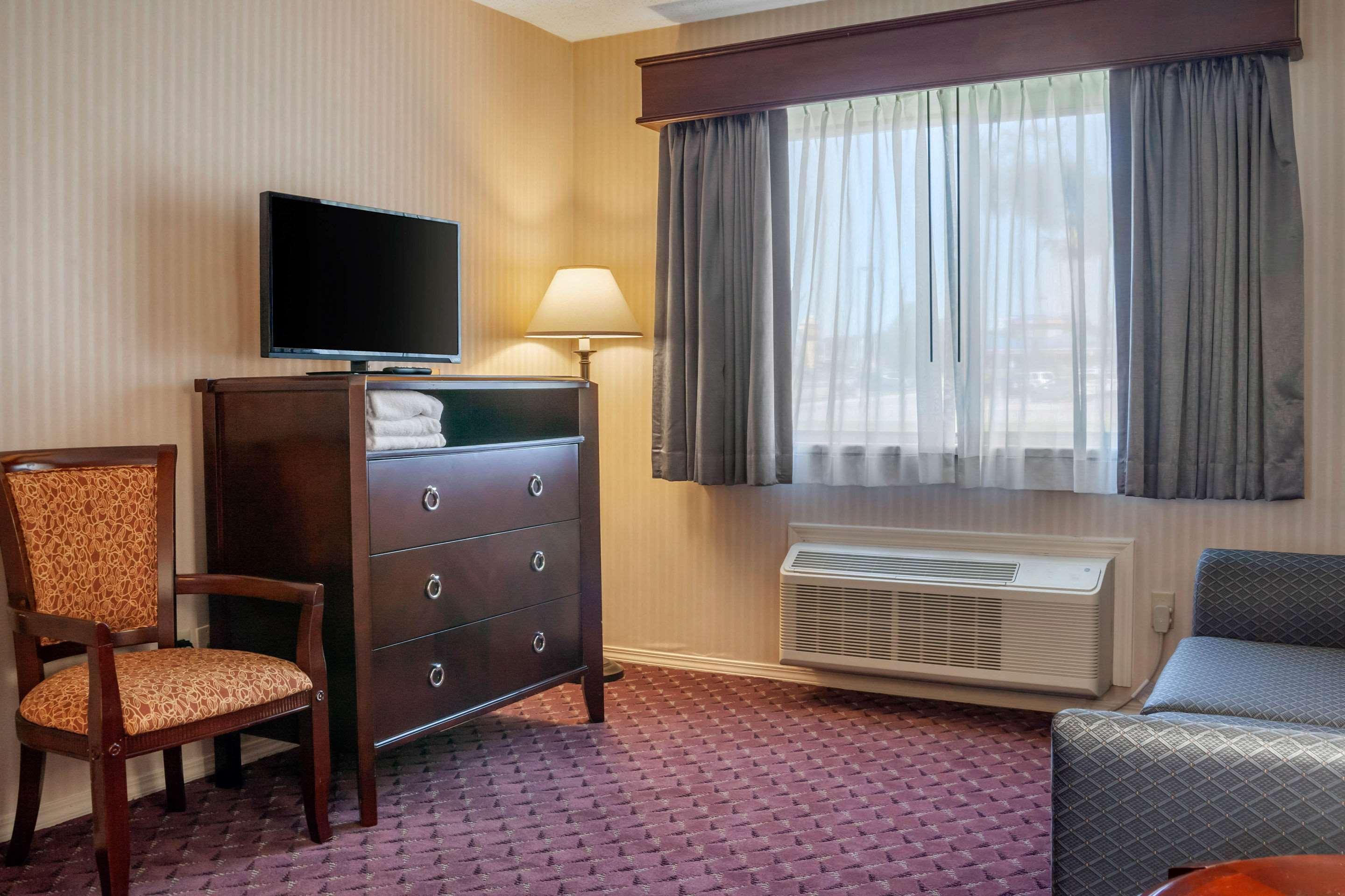 The Wisconsin & Conference Center 3*