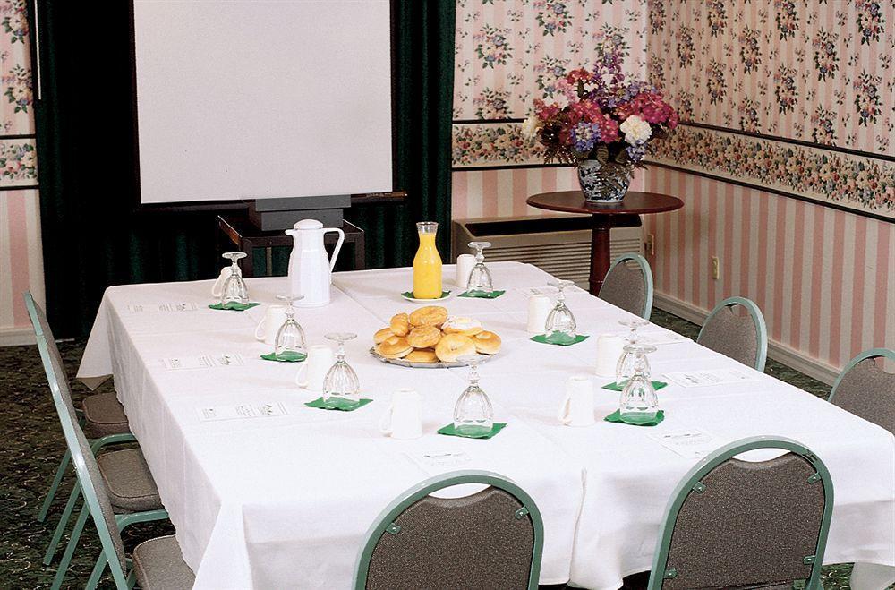 The Wisconsin & Conference Center 3*